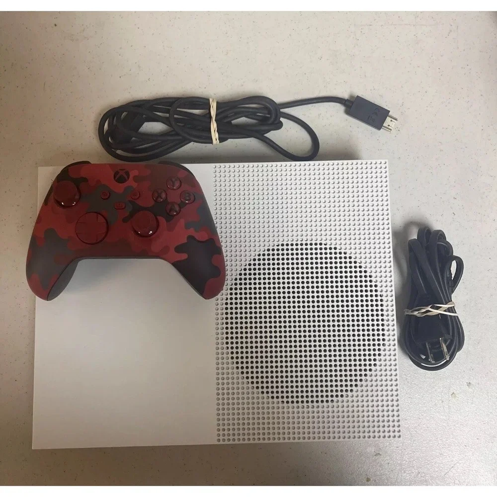 Microsoft Xbox One S 1 TB White Console Bundle With Controller. A+ Condition